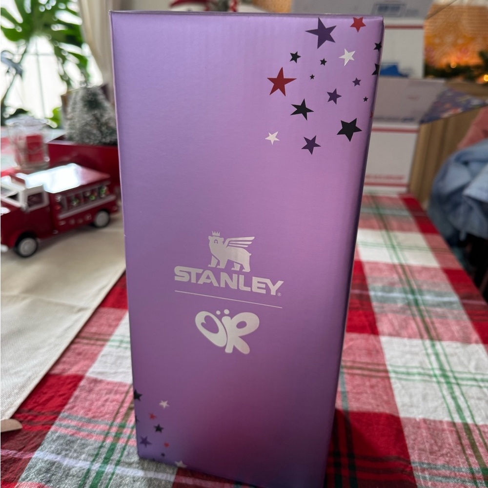 Olivia Rodrigo Stanley 40oz